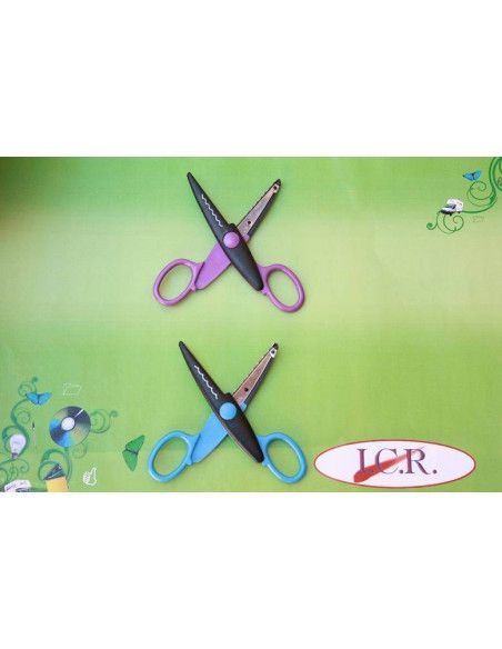 TIJERA INFANTIL CON DISTINTOS TIPOS DE CORTE