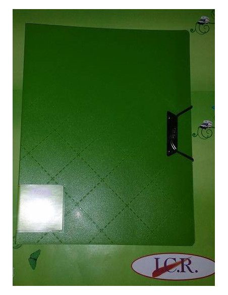 CARPETA CON 40 FUNDAS CON BROCHE METALICO Y DISEÑO EN ROMBOS DE COLOR VERDE