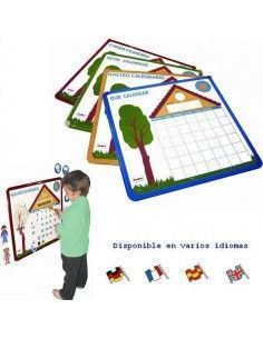 Calendario magnético escolar inglés Henbea colgado en aula
