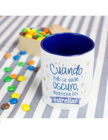 TAZA LA MENTE ES MARAVILLOSA `CUANDO TODO SE VUELVE OSCURO APARECEN LAS ESTRELLAS´