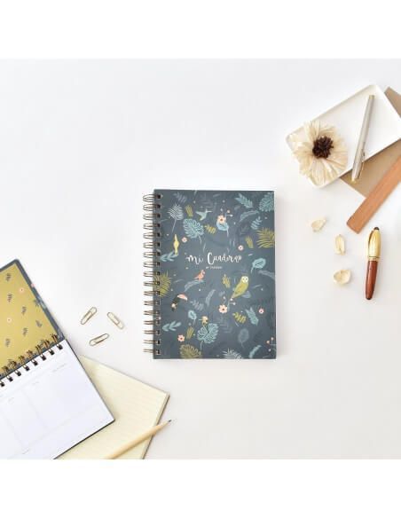 CUADERNO ILUSTRADO CON UN DISEÑO DE JUNGLA NOCTURNA CON UN COLOR OSCURO Y ENCUADERNADO EN ESPIRAL