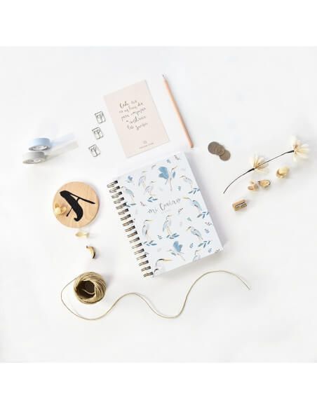CUADERNO ILUSTRADO CON UN DISEÑO DE GARZAS CON UN COLOR BLANCO Y ENCUADERNADO EN ESPIRAL WIRE-O