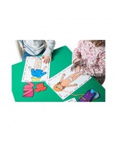 Tarjeta niños para hilar y vestir Henbea con prendas de ropa 2