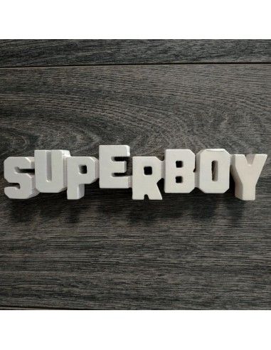 Letrero de madera con frase superboy...