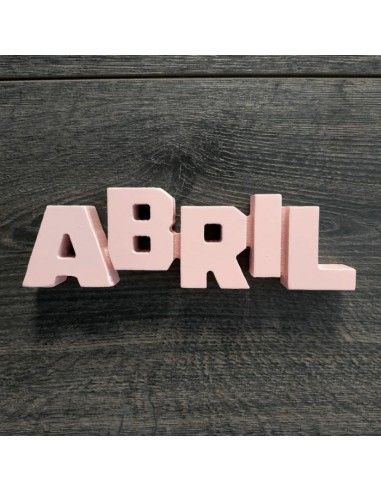 Letrero de madera con nombre abril en...