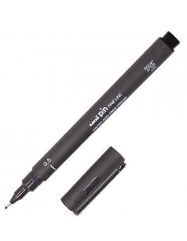 Rotulador Uni-Pin 0,5 mm Uni-Ball en manos de diseñador