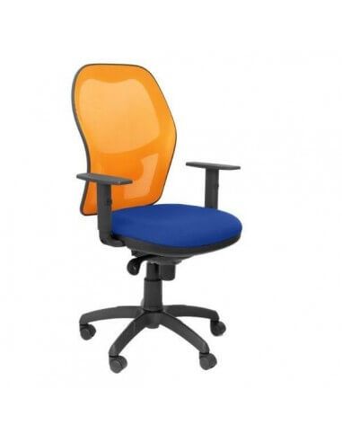 Silla con respaldo de malla y asiento tapizado naranja