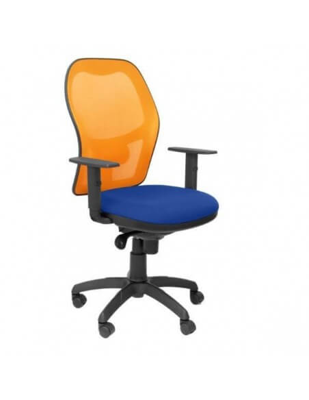 Silla con respaldo de malla y asiento tapizado naranja
