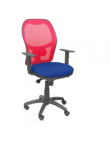 Silla con  respaldo de malla roja en...