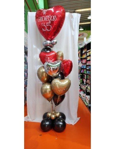 Ramo de globos en forma de corazón...