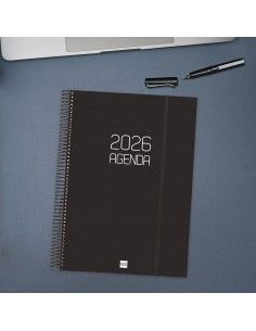 Agenda Espiral Opaque Color Negro 2026 Finocam abierta sobre escritorio 2
