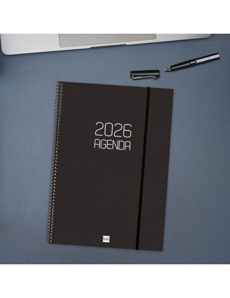 Detalle de la cubierta negra opaca de la Agenda Finocam 2026