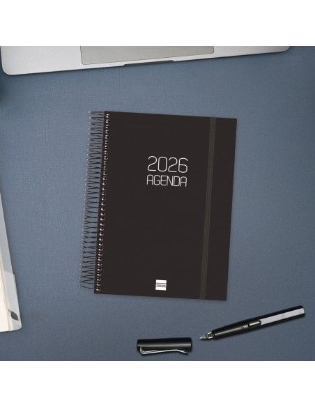 Detalle de la tapa opaca negra de la Agenda Finocam 2026