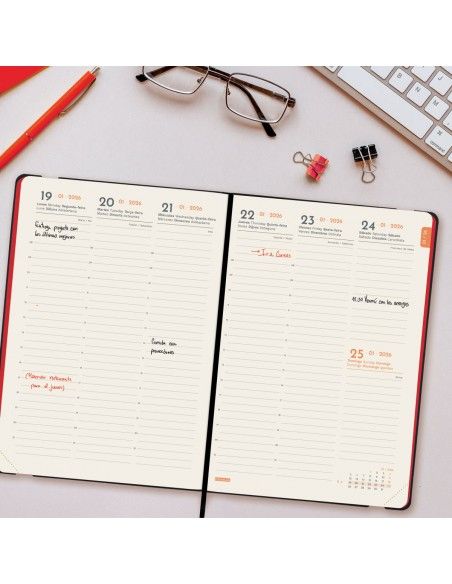 Interior de la Agenda Finocam Lisa FA5 2026 con planificación semanal