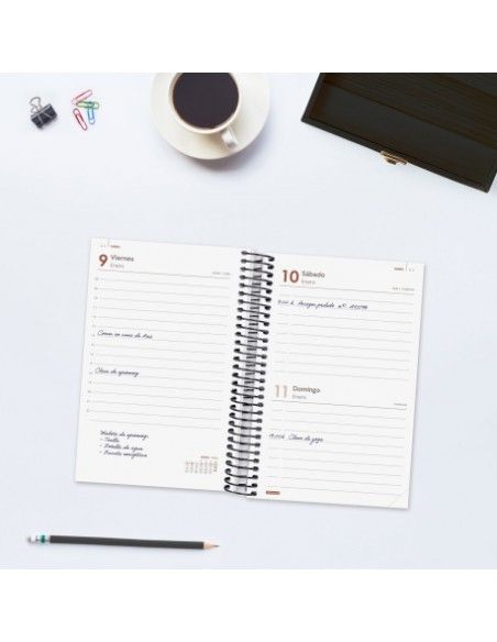 Detalle de goma elástica y espiral metálica de la Agenda Finocam