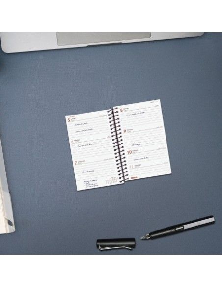 Detalle tapa polipropileno azul Agenda Finocam 2026
