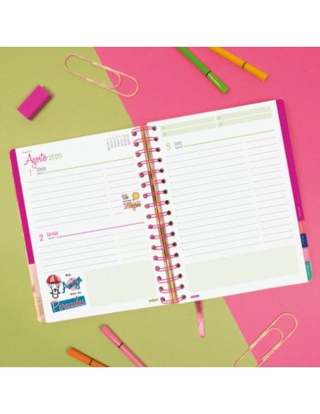 Accesorios de la Agenda Talkual 2026 Ideas Finocam con notas y funda