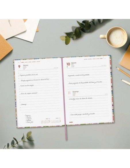 Detalle cinta punto y esquinas microperforadas de la Agenda Camila